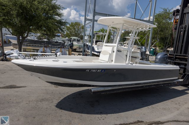 Used 2015 Robalo 226 Cayman Power Boat for sale